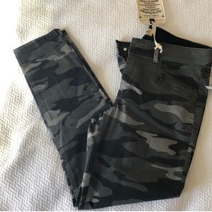 DEMOCRACY Gray Camo Skinny Ankle Pant NWT Size 8